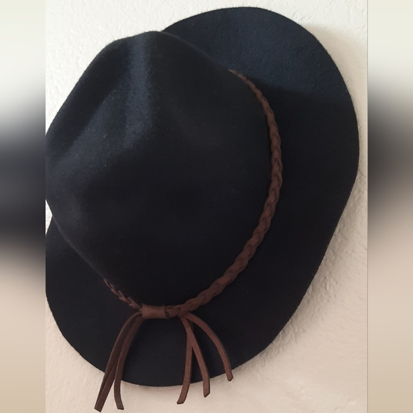 Scala Collezione Handcrafted Black Wool Hat Leather Braiding Detail - Picture 2 of 10